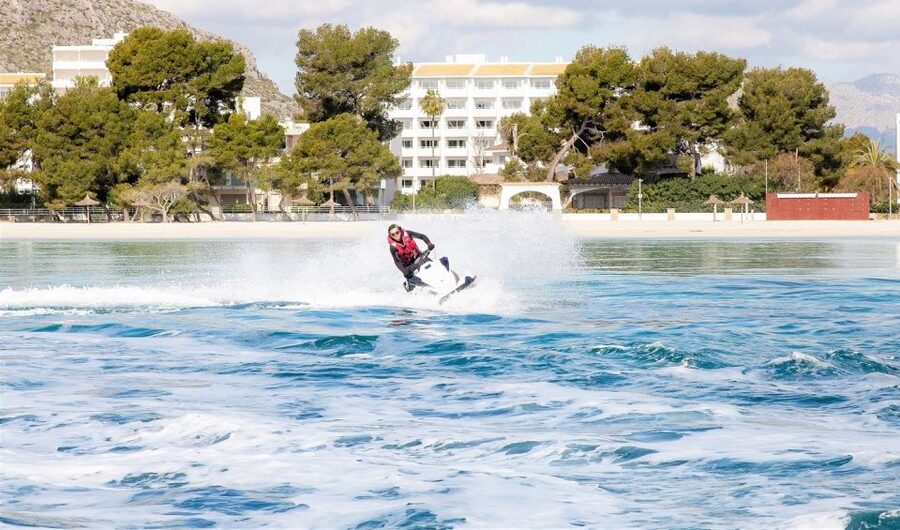 Alcudia: 30-Minute Jet Ski Adventure for Beginners & Photos - Why Alcudia Bay Is a Great First Jet Ski Ride