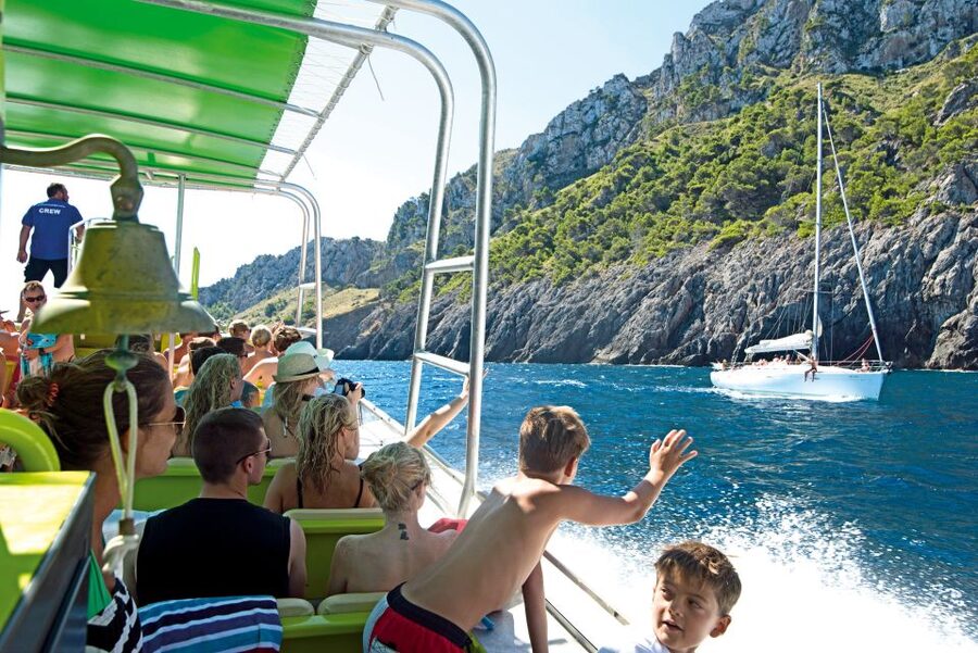 Alcudia: Caves & Coastline Boat Trip w/ Snorkelling - Swim stops that actually refresh you, not just a quick dip