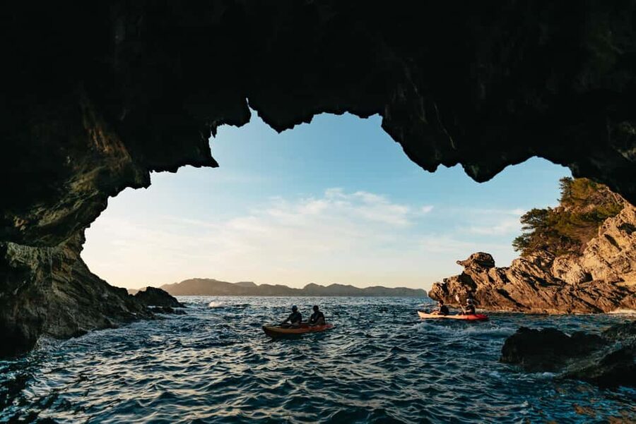 Alcudia: Guided Sea Kayaking Tour with Snorkeling - Guides and the small moments that make it feel well run