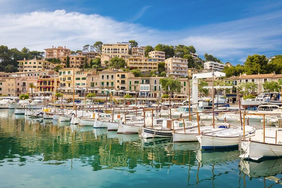 Alcudia/Marratxi: Valldemossa & Soller Tour by Tram & Bus - Lunch and free time: how to use it without losing the plot
