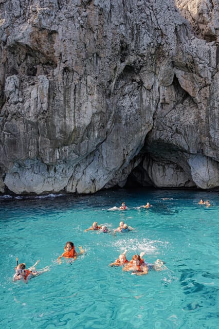 Alcudia: Pirate Cave, Parc Natural & Snorkel - Alcúdia Bay setup and why the first sail stop matters
