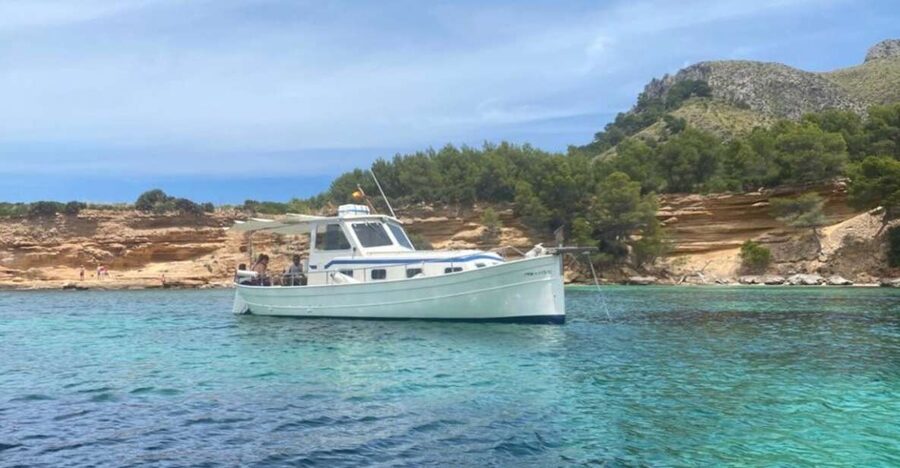 Alcudia: Private Sunset Boat Trip with Glass of Wine & Snack - Price and Value: Is $340 for a Private Group Worth It?