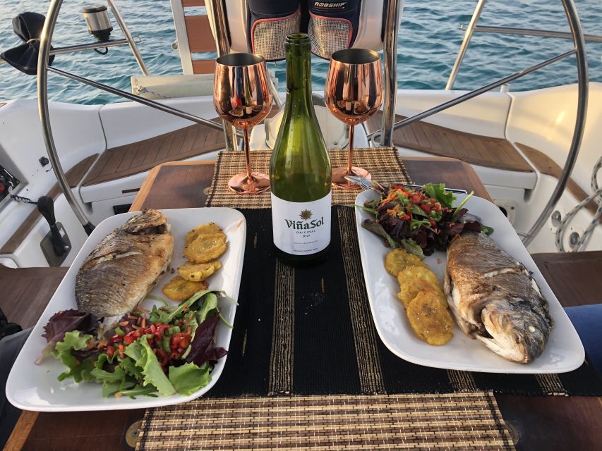 Alcudia: Romantic Sailing Trip with Diner for 2 - From Camí Vell de la Victòria to Cap de Formentor in a 4-hour plan