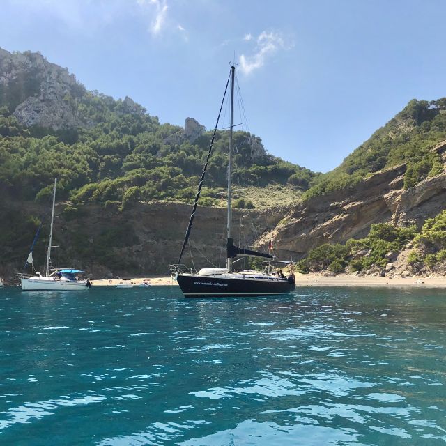 Alcudia: Romantic Sailing Trip with Diner for 2 - What you’re paying for: luxury time, meals, and a private host