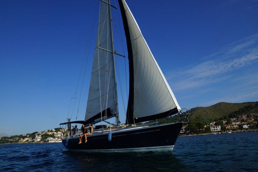 Alcudia: Romantic Sailing Trip with Diner for 2 - Who should book this Alcudia romantic sailing dinner