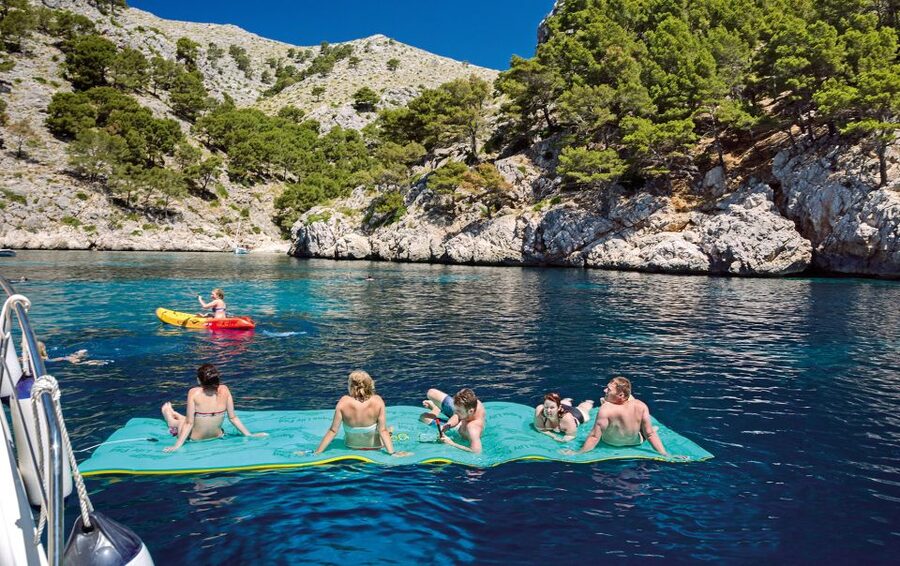 Alcudia: Sunset Catamaran Tour with Dinner and Snorkeling - What to bring so the water time feels comfortable