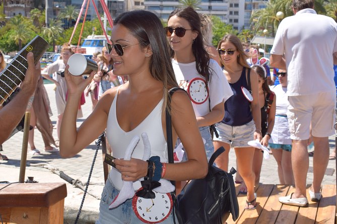 Barca Samba: The best boat experience in Mallorca - Live guitar, DJ set, and how much “party” you’ll actually get