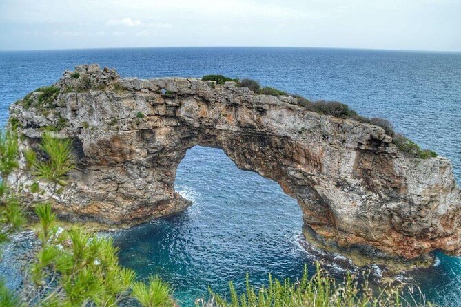 Boat tour Cala Figuera, Es Pontas, Caló de Moro, Cala Marmols - The rock arch and rocky coast moments: views without a hike