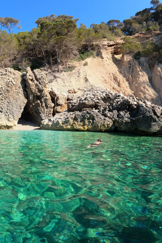 Cala Ratjada: SUP SAFARI TOUR 2H - Getting on your SUP in 2 hours, a lesson that actually helps