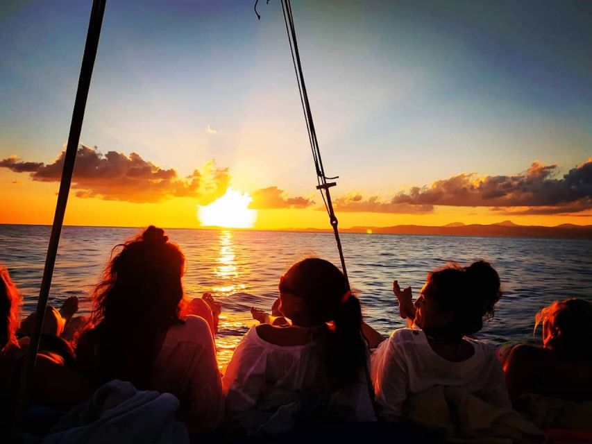 Can Pastilla: Sailboat Tour with Snorkeling, Tapas & Drinks - Cruising the Bay of Palma: cliffs, rock formations, and easy views