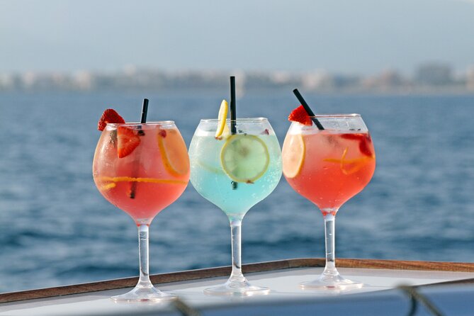 Catamaran sailing at sunset with tapas Palma de Mallorca - Getting on board at Passeig Marítim and the first taste of Mallorca