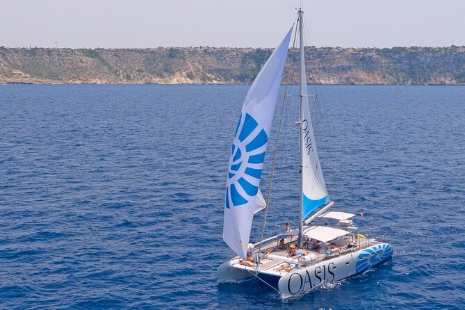 Catamaran sailing at sunset with tapas Palma de Mallorca - The return sail: Palma Cathedral at sunset, from the water