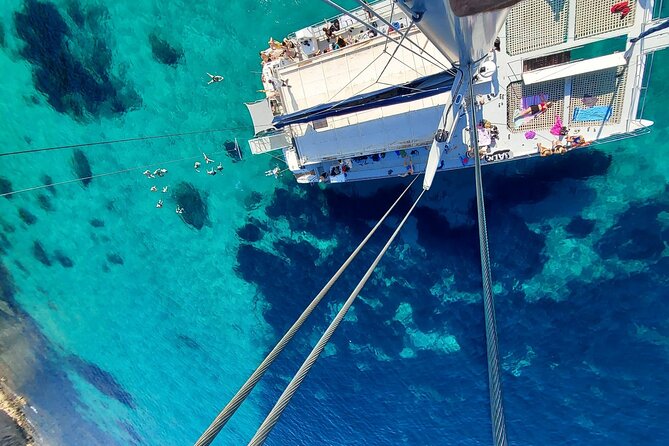 Catamaran with BBQ in the Bay of Palma - Why a BBQ catamaran works so well in S’Arenal
