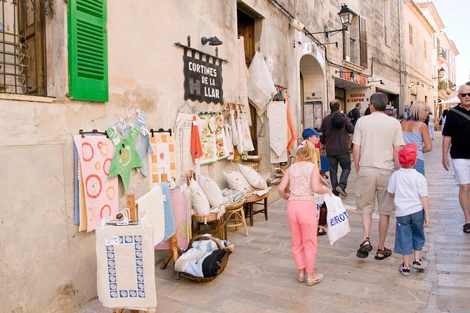 Discover Alcudia old town on a private walking tour - Customizable itinerary: how to get the most out of 2 hours