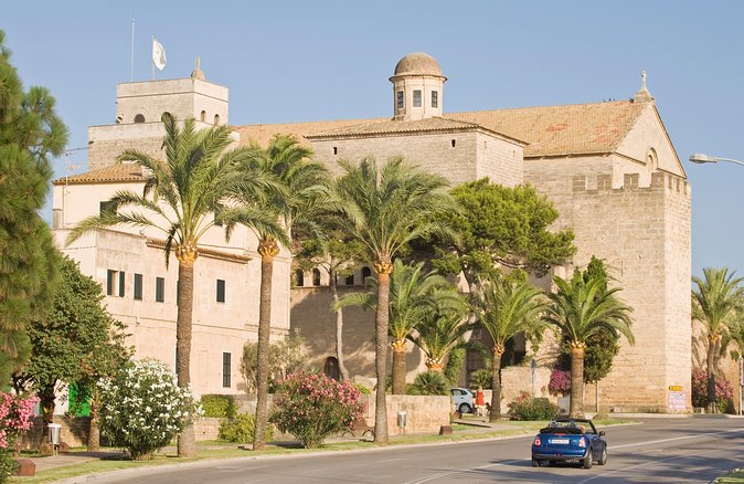 Discover Alcudia old town on a private walking tour - Where you meet, what time you start, and how the pacing works