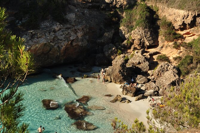 Discover Cala des Moro and S’Almunia the smart way - Stop 2, Cala s’Almunia: fishermen houses and the optional 3-meter cave jump