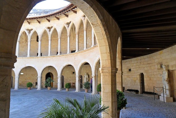 Discover the major cultural attractions of Palma De Mallorca on a Private Tour - Palau de l’Almudaina: a royal palace tied to Muslim and Christian Palma