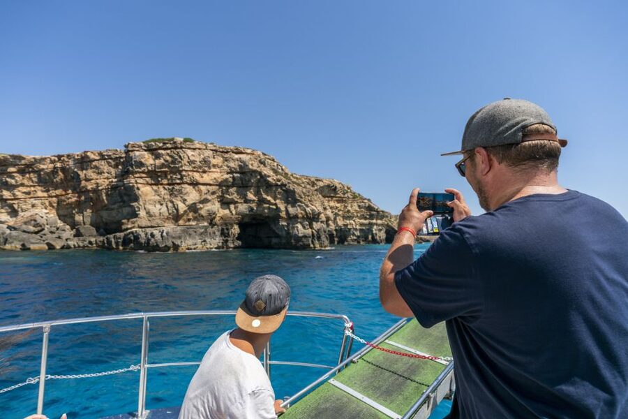 El Arenal, Mallorca: Bay of Palma Boat Tour with Snorkeling - Onboard Vibes: Music, Sunbathing, and the Bar for Cocktails