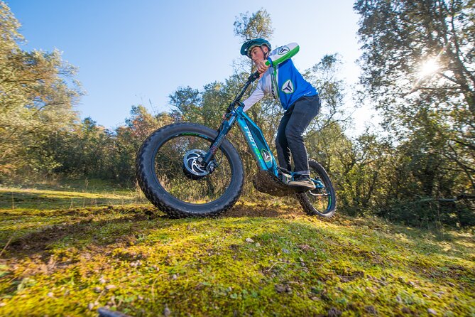 Extreme e-scooter off-road excursions - Flowy Woodland Sections: When the Ride Turns Smooth