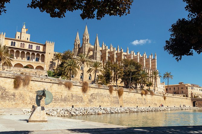 Family Friendly Palma de Mallorca Private City Tour - Stop 1 at Palau de l’Almudaina: gardens in the Alcázar area