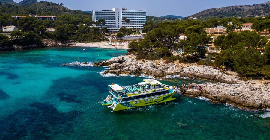 Font de Sa Cala: East Coast Glass-Bottomed Catamaran Tour - The Glass-Bottom Experience, and What Can Go Wrong