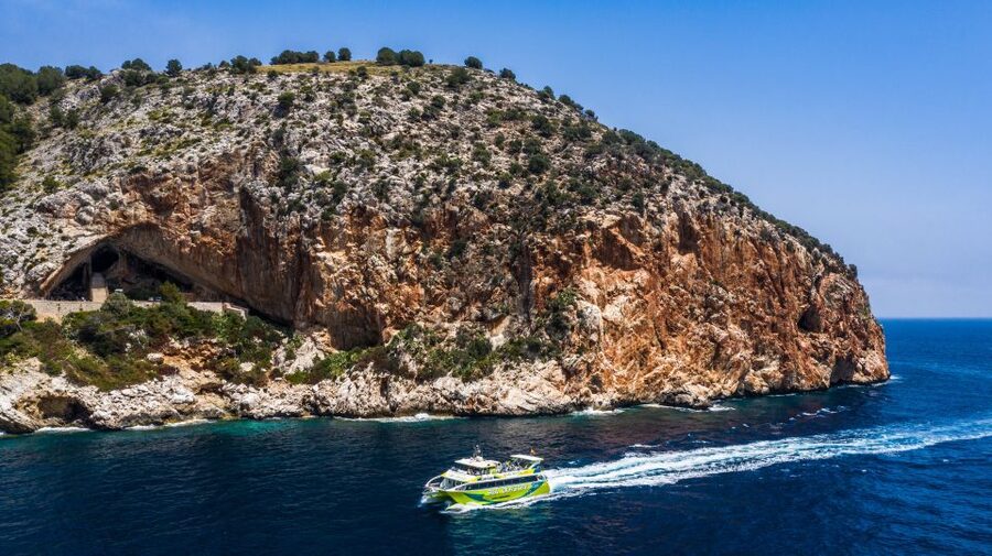 From Cala Ratjada: East Coast Glass-Bottom Boat Trip - Shuttle boat options: free beach time at Cala Millor or Porto Cristo