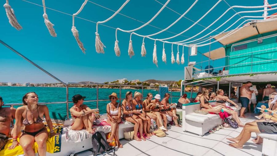 From Magaluf: Palma Bay Sightseeing Cruise with Live Music - Magaluf to Palma Bay Cruise: what the 3.5 hours actually feels like