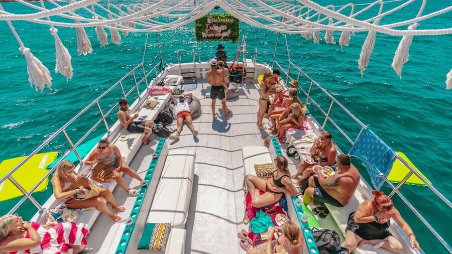 From Magaluf: Palma Bay Sightseeing Cruise with Live Music - The big sights from the water: Palma Cathedral, the port, and Marivent Palace