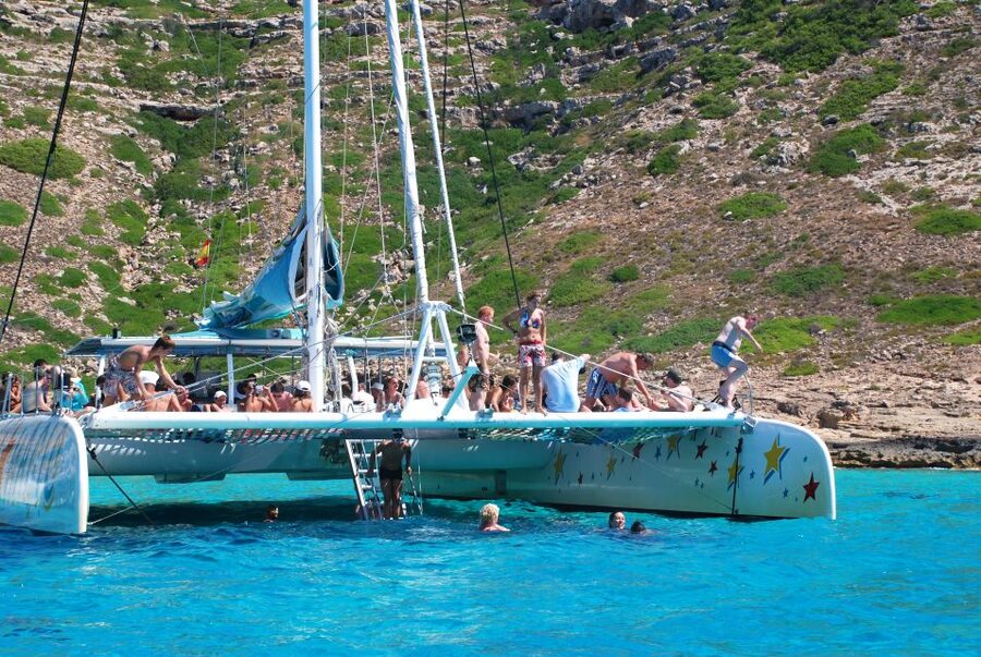 From Palma de Mallorca: Boat Cruise to Illetes - How the Crew and Live Guide Fit Into the Experience