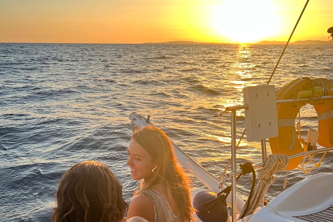 Full Day, Half Day, or Sunset Sailing Cruise with Tapas & Drinks - Tapas, Drinks, and the Small-Group Service Style