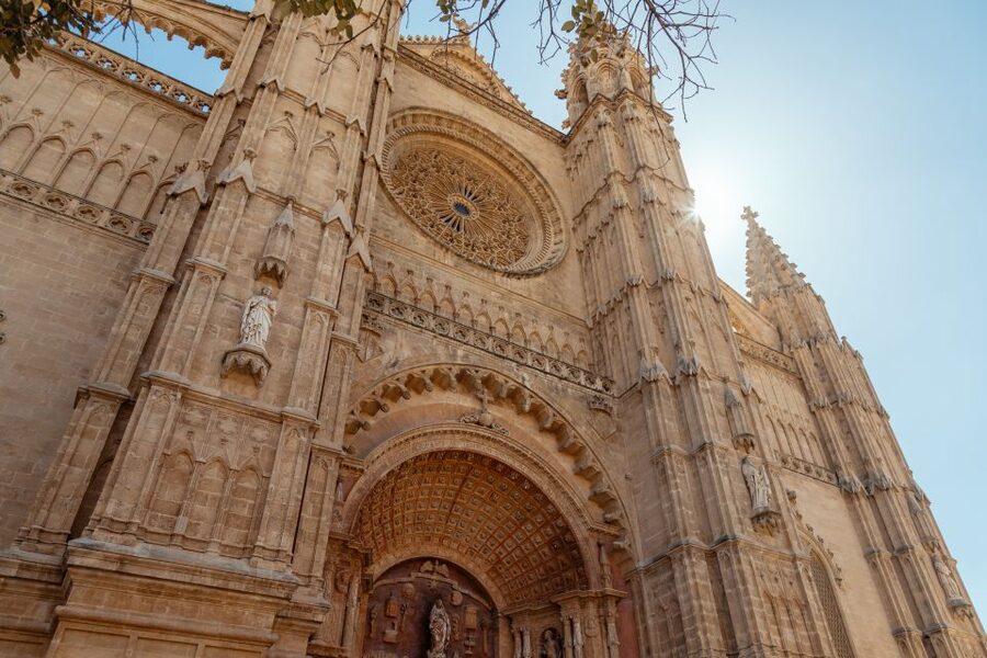 Highlights & Hidden Gems of Palma de Mallorca Private Tour - Arab Baths with tickets included, what to expect from the inside