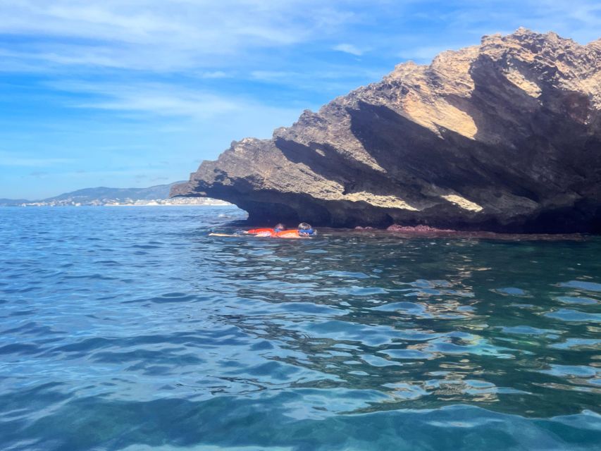 Kayak Tour Bay of Palma - Meeting at BonaOna Surf School and Getting Gear That Actually Works