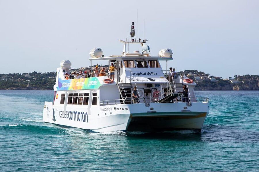 Mallorca: 2-Hour Coastline & Malgrat Islands Catamaran Tour - Onboard Comfort, Toilets, and the On-Boat Atmosphere