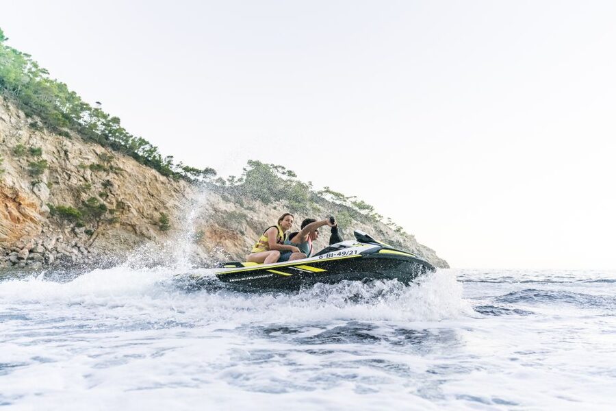 Mallorca: Alcudia Bay Jet Ski Tour - Cruising Toward Aucanada: The First Coastline Surprise