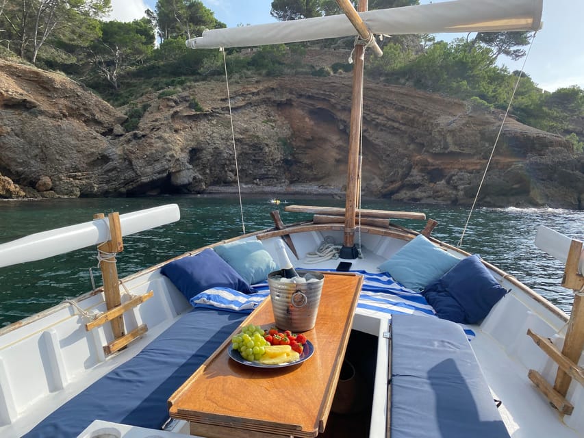 Mallorca: Alcudia, Private Boat Tour. - The basics that shape your experience: 2.5 hours, small group, onboard essentials