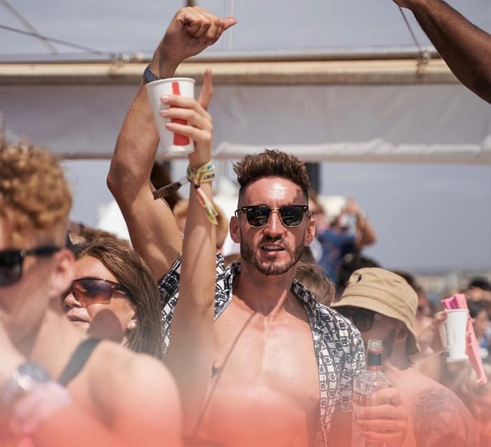 Mallorca: Boat Party with Live DJs, Lunch, & Nightclub Entry - A Mallorca boat party with real momentum, from Palma coastline to night out