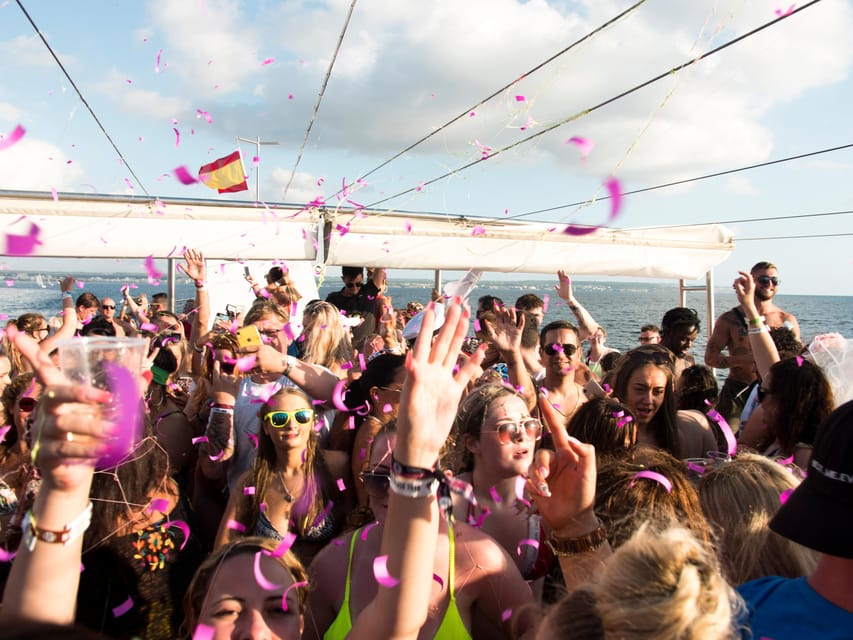 Mallorca: Boat Party with Live DJs, Lunch, & Nightclub Entry - The swim stop: cool water, short reset, and how to get the timing right