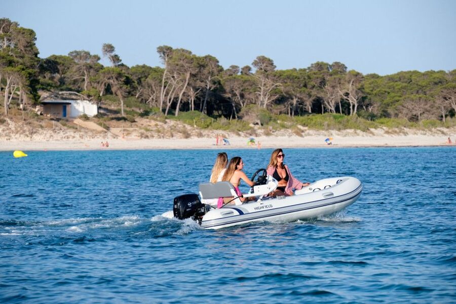 Mallorca. Boat Rental . Dare to explore - Captaining a no-license boat along Mallorca’s south coast