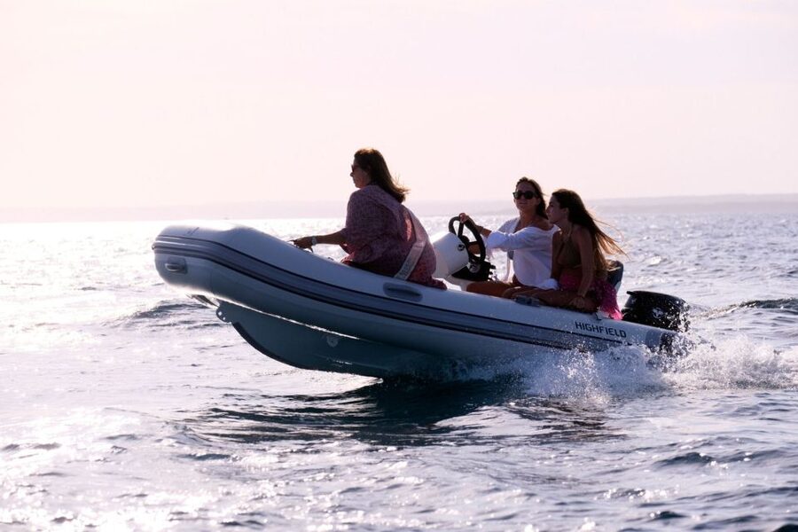 Mallorca. Boat Rental . Dare to explore - Colònia de Sant Jordi: swimming time with a different vibe