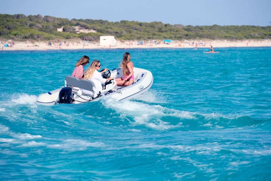 Mallorca. Boat Rental . Dare to explore - Getting there smoothly: Club Nàutic Sa Ràpita and Dock H