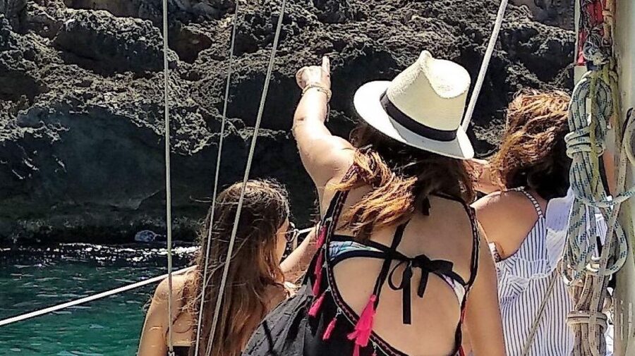 Mallorca: Cala Vella Boat Tour with Swiming, Food, & Drinks - Why this Palma Bay sail is so good for a short Mallorca trip