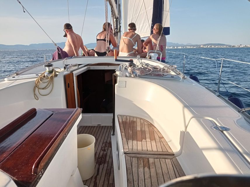 Mallorca: Cala Vella Boat Tour with Swiming, Food, & Drinks - Snorkel mask, drinks, and light food: the day stays easy