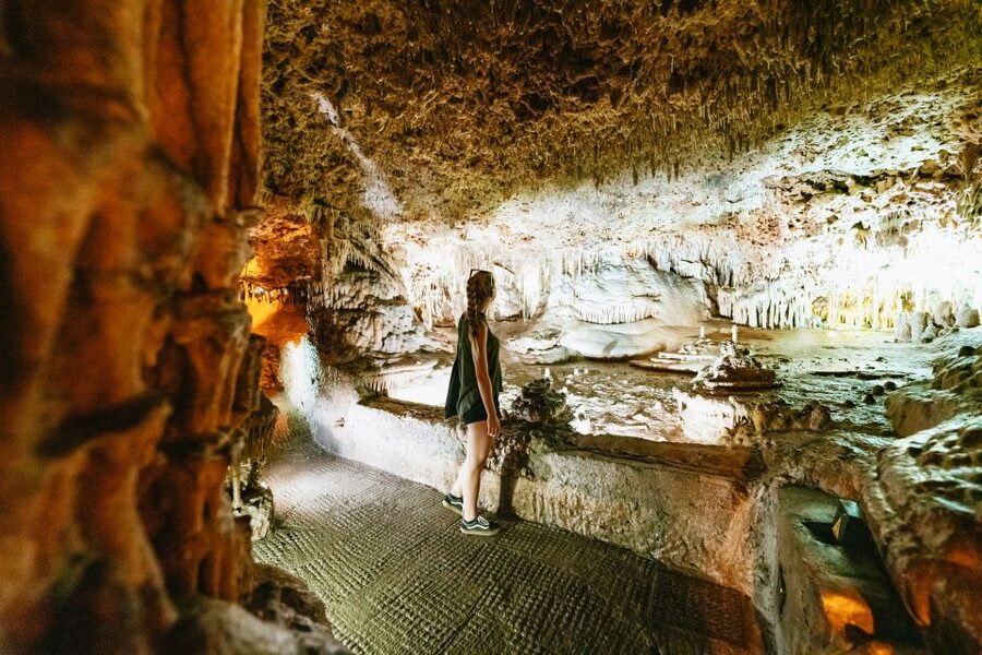 Mallorca: Caves of Drach Day Trip & Optional Caves of Hams - The synchronized light show: where the cave turns theatrical