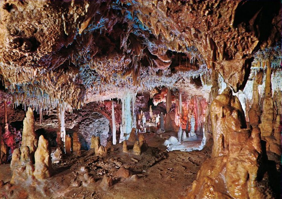 Mallorca: Caves of Hams, Blue Cave and audiovisual - Blue Cave with LED lighting: seeing color inside the underground
