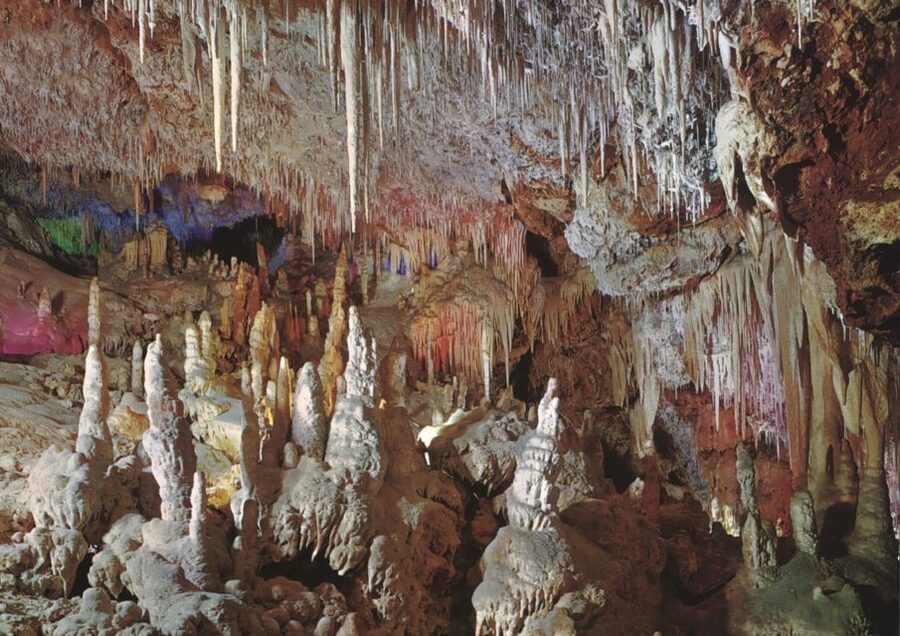 Mallorca: Day Trip to Caves of Hams & Optional Dinosaurland - The pearl factory stop: included, but not the main event
