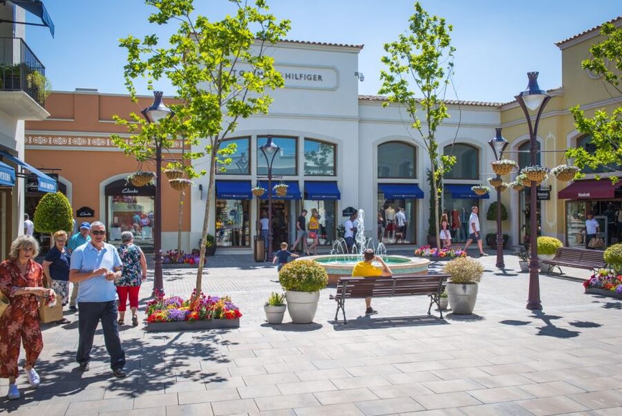 Mallorca: Fashion Outlet Shopping Excursion by Bus - The guide factor: clear explanations make the day smoother