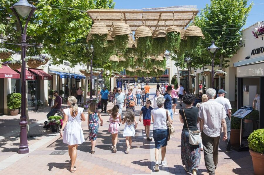 Mallorca: Fashion Outlet Shopping Excursion by Bus - The bus ride: the value of being handled