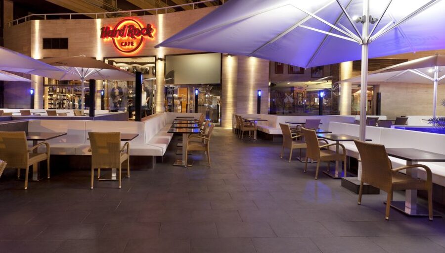 Mallorca: Hard Rock Cafe Entrance with Lunch or Dinner - Lunch vs dinner, and where the terrace fits in
