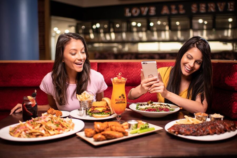 Mallorca: Hard Rock Cafe Entrance with Lunch or Dinner - Timing, group size, and how to make it feel unhurried