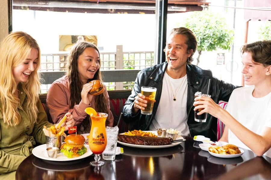 Mallorca: Hard Rock Cafe Entrance with Lunch or Dinner - The included experience: what the ticket actually covers
